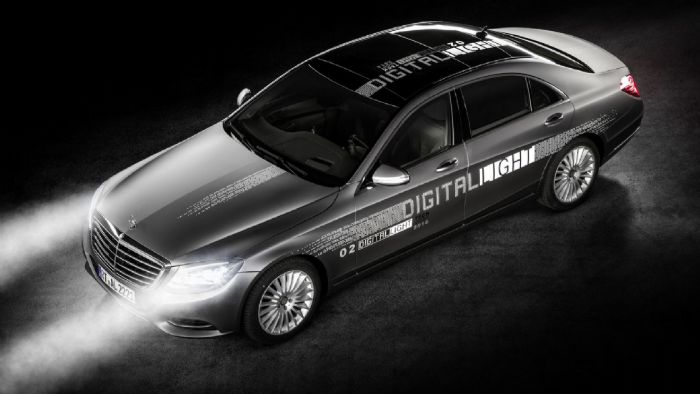 Η Mercedes-Benz παρουσιάζει την τεχνολογία «Digital Light», που θα υιοθετήσουν τα μοντέλα της στο προσεχές μέλλον.